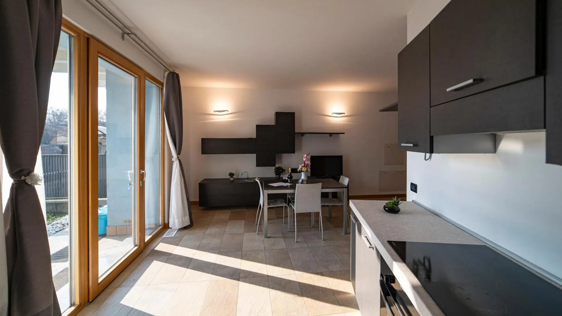 Casa Smeraldo - Light Blue Clusane